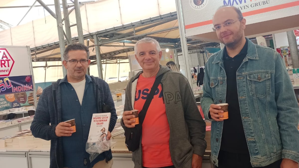 HZBAL UŞAK KİTAP FUARINDA